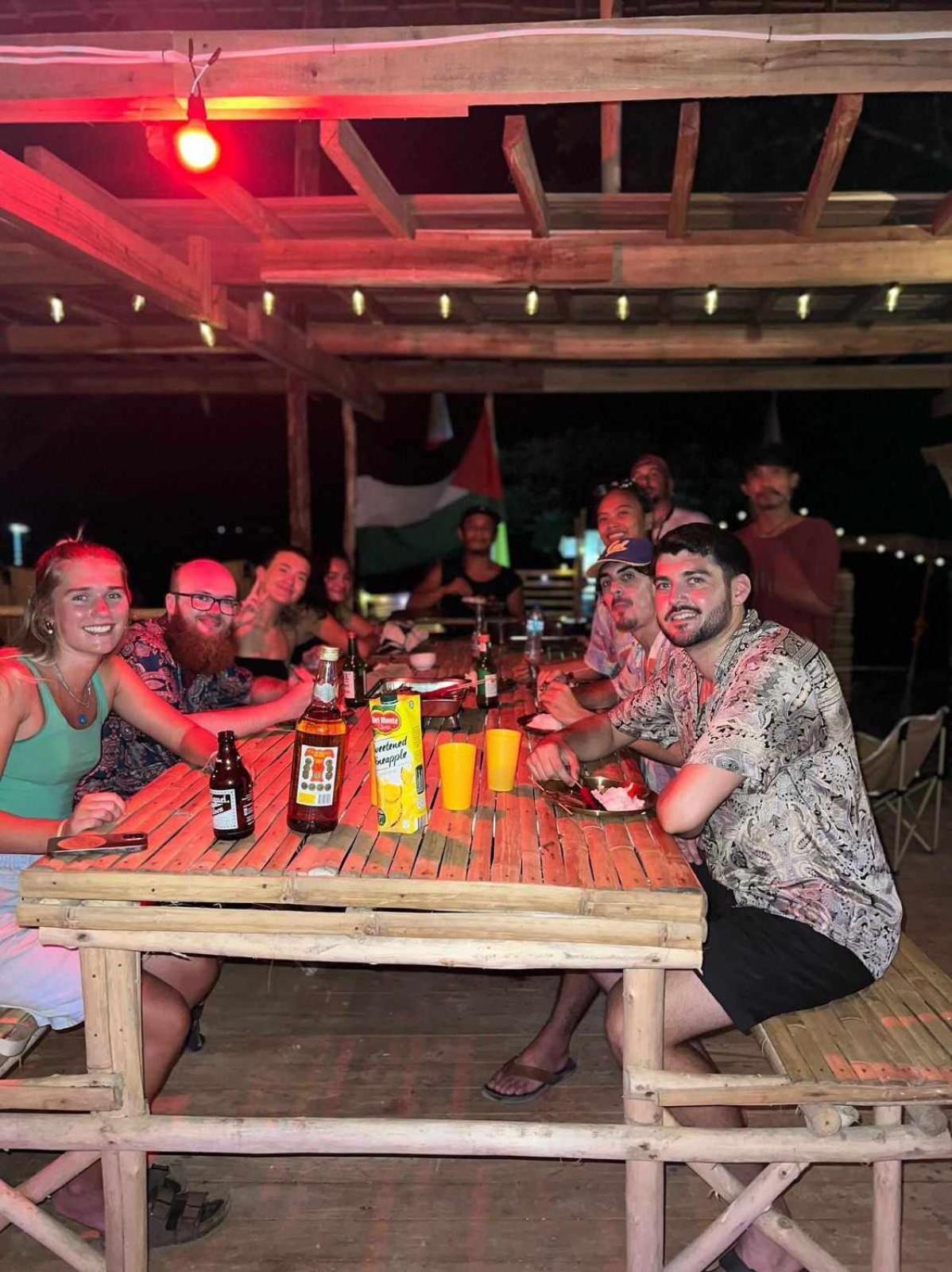 Oia Beach Hostel - Ел Нидо Екстериор снимка